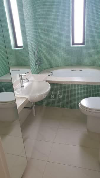 Horizon Towers Condominium For Sale at S$ 3,900,000 | PropertyGuru Singapore - Bathroom