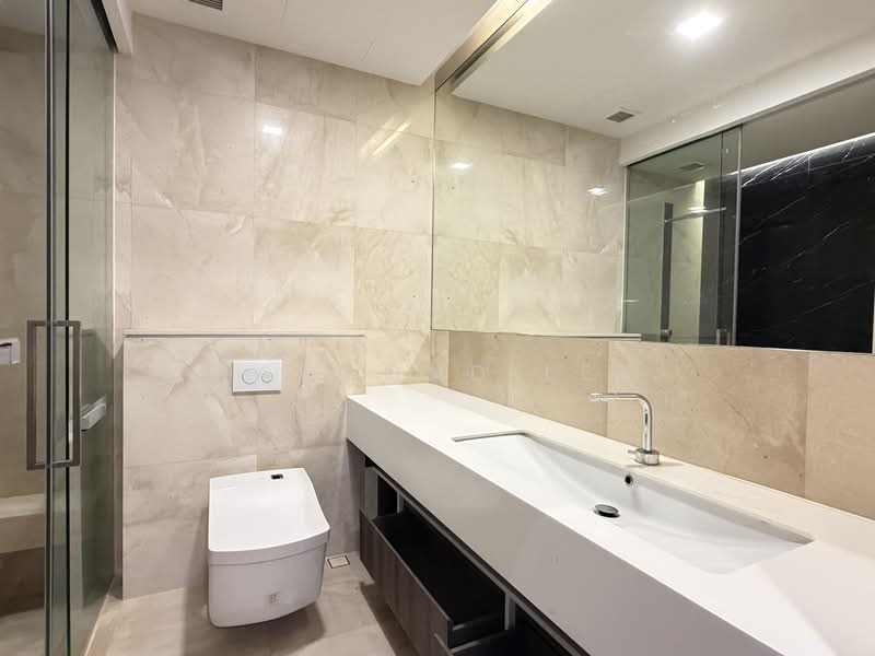 The Scotts Tower, 38 Scotts Road, 2 Bedrooms, 807 sqft, Condominium For Rent, by Raymond Ler, 500089765 - Bathroom - PropertyGuru.com.sg