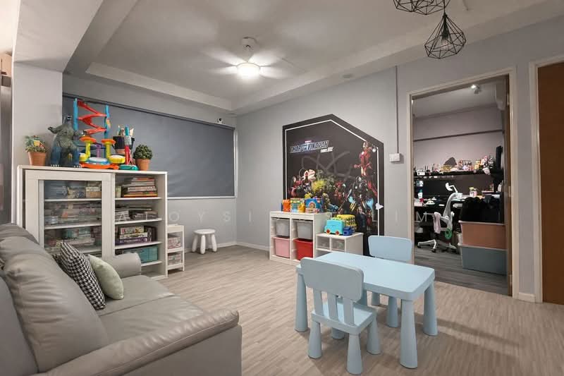 607 Senja Road HDB Flat For Sale at S$ 930,000 | PropertyGuru Singapore - Living Room