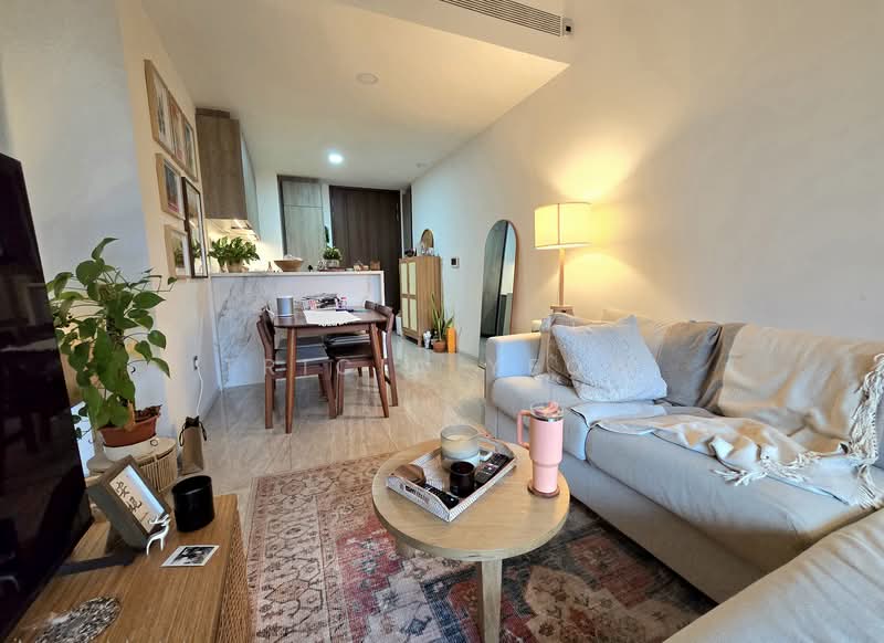Leedon Green, 28 Leedon Heights, 2 Bedrooms, 818 sqft, Condominium For Sale, by Tricia Yeow, 500089792 - Living Room - PropertyGuru.com.sg