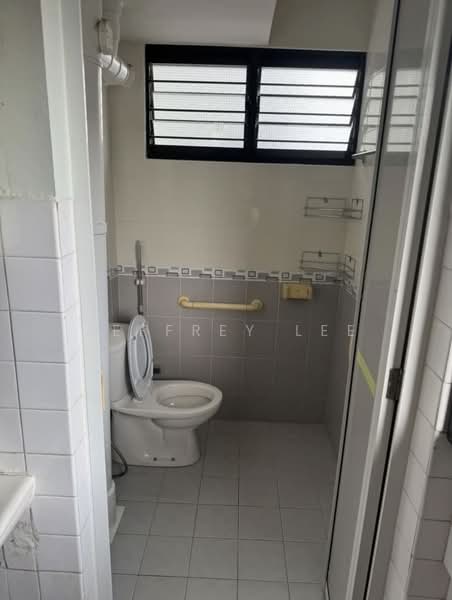 504 Ang Mo Kio Avenue 8, 504 Ang Mo Kio Avenue 8, 2 Bedrooms, 732 sqft, HDB Flat For Rent, by Jeffrey Lee, 500089795 - Bathroom - PropertyGuru.com.sg
