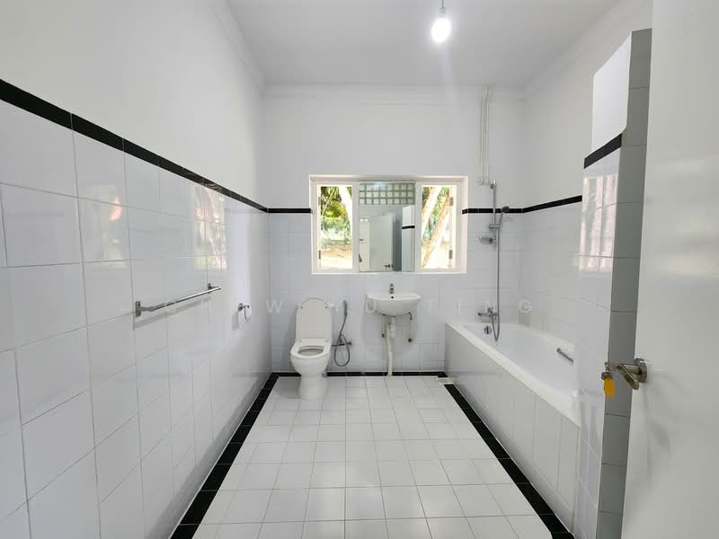 98 Woodleigh Park, , 7 Bedrooms, 5,423 sqft, Bungalow House For Rent, by Chew Yu Ting, 500089796 - Main - Sample Bathroom - PropertyGuru.com.sg