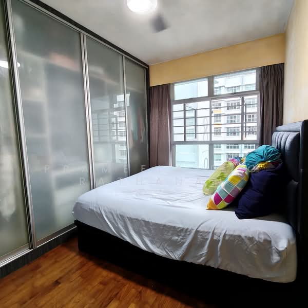 886C Woodlands Drive 50 HDB Flat For Sale at S$ 680,000 | PropertyGuru Singapore - Bedroom