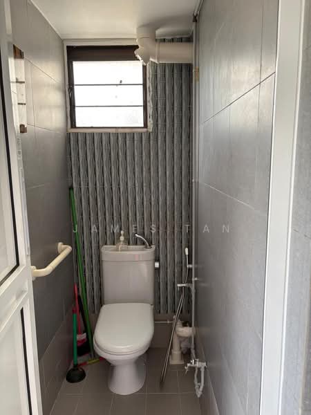 463 Crawford Lane, 463 Crawford Lane, 2 Bedrooms, 700 sqft, HDB Flat For Rent, by James Tan, 500089838 - Bathroom - PropertyGuru.com.sg