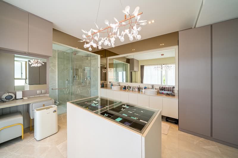 Coronation Road Semi-Detached House For Sale at S$ 8,000,000 | PropertyGuru Singapore - Bathroom