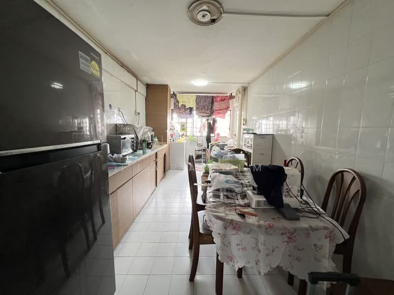 334 Clementi Avenue 2 HDB Flat For Sale at S$ 380,000 | PropertyGuru Singapore - Kitchen
