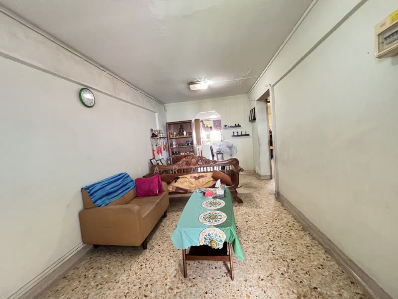 334 Clementi Avenue 2 HDB Flat For Sale at S$ 380,000 | PropertyGuru Singapore - Living Room