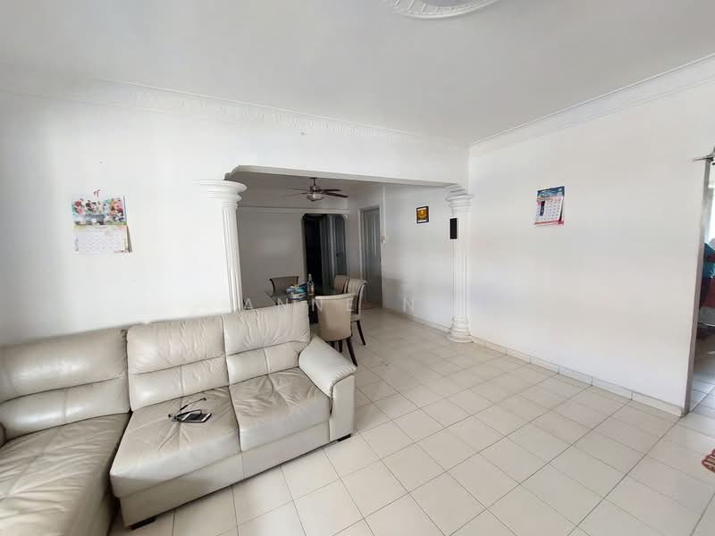 976 Jurong West Street 93 HDB Flat For Sale at S$ 620,000 | PropertyGuru Singapore - Living Room