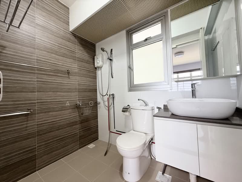 351B Anchorvale Road, 351B Anchorvale Road, 2 Bedrooms, 721 sqft, HDB Flat For Rent, by Angela Neo, 500089870 - Master Bathroom - PropertyGuru.com.sg