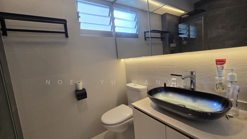 443C Bukit Batok West Avenue 8 HDB Flat For Sale at S$ 825,000 | PropertyGuru Singapore - Bathroom