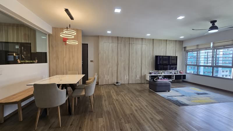 443C Bukit Batok West Avenue 8 HDB Flat For Sale at S$ 825,000 | PropertyGuru Singapore - Living Room