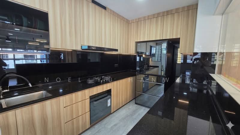 443C Bukit Batok West Avenue 8 HDB Flat For Sale at S$ 825,000 | PropertyGuru Singapore - Kitchen