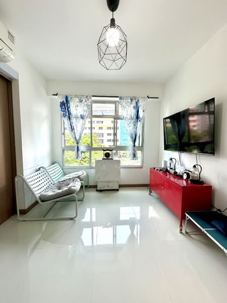 421B Northshore Drive HDB Flat For Sale at S$ 350,000 | PropertyGuru Singapore - Living Room