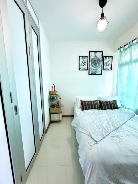 421B Northshore Drive HDB Flat For Sale at S$ 350,000 | PropertyGuru Singapore - Bedroom