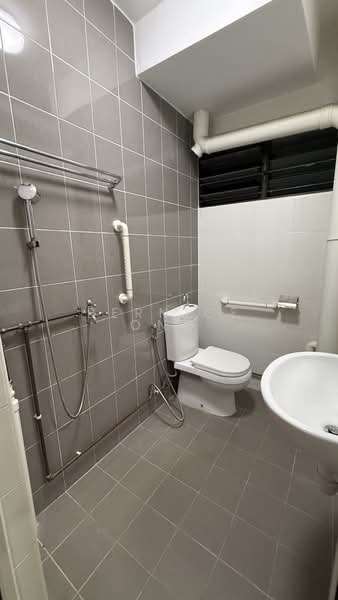 273 Tampines Street 22, 273 Tampines Street 22, 2 Bedrooms, 750 sqft, HDB Flat For Rent, by Bernice Ong, 500089887 - 2nd Bathroom - PropertyGuru.com.sg