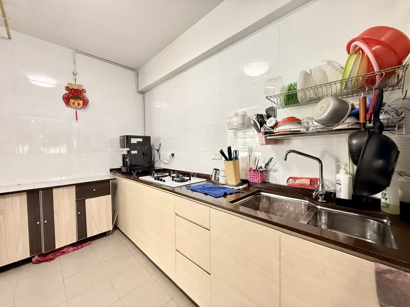 506C Yishun Avenue 4 HDB Flat For Sale at S$ 650,000 | PropertyGuru Singapore - Kitchen