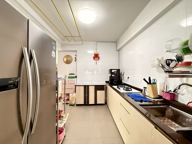 506C Yishun Avenue 4 HDB Flat For Sale at S$ 650,000 | PropertyGuru Singapore - Kitchen
