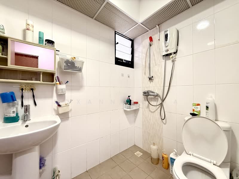506C Yishun Avenue 4 HDB Flat For Sale at S$ 650,000 | PropertyGuru Singapore - Bathroom