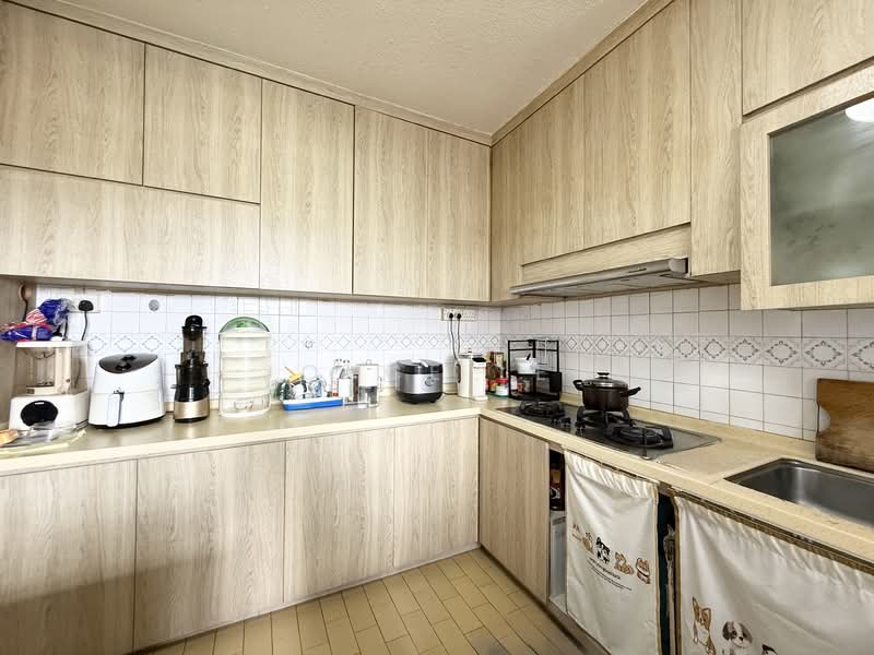 407 Jurong West Street 42 HDB Flat For Sale at S$ 800,000 | PropertyGuru Singapore - Kitchen