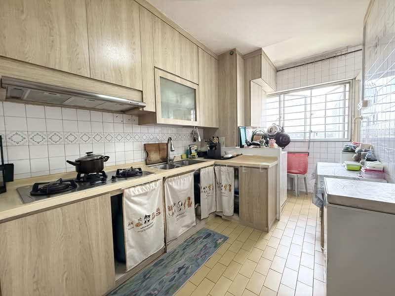 407 Jurong West Street 42 HDB Flat For Sale at S$ 800,000 | PropertyGuru Singapore - Kitchen
