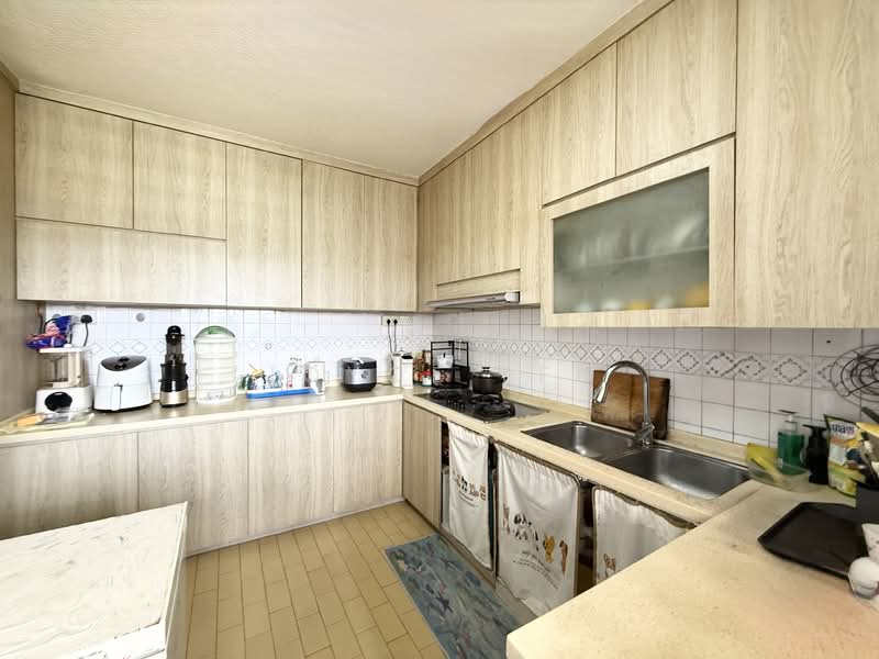 407 Jurong West Street 42 HDB Flat For Sale at S$ 800,000 | PropertyGuru Singapore - Kitchen