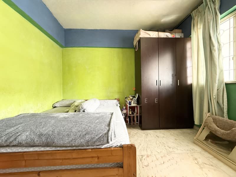 407 Jurong West Street 42 HDB Flat For Sale at S$ 800,000 | PropertyGuru Singapore - Bedroom