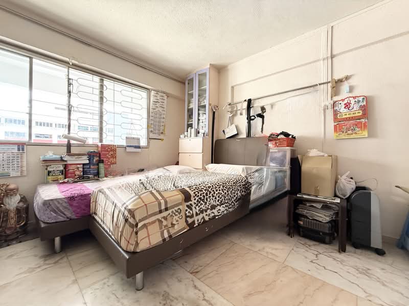 407 Jurong West Street 42 HDB Flat For Sale at S$ 800,000 | PropertyGuru Singapore - Bedroom