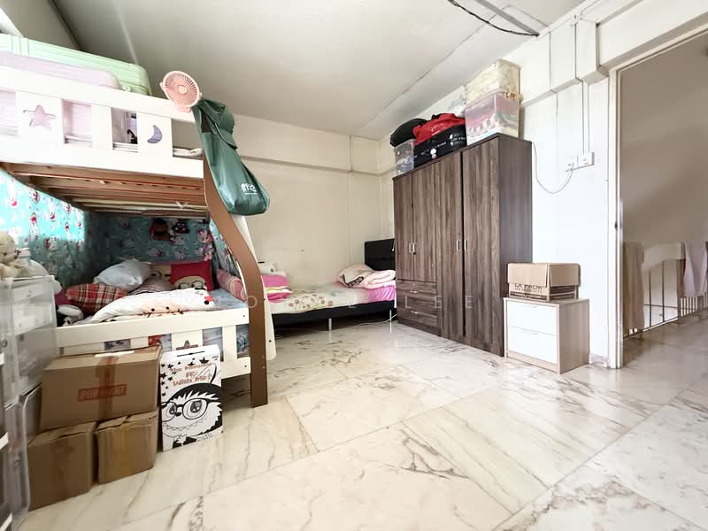 407 Jurong West Street 42 HDB Flat For Sale at S$ 800,000 | PropertyGuru Singapore - Bedroom