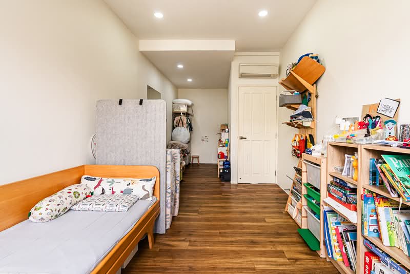 Loyang Villas Terraced House For Sale at S$ 2,950,000 | PropertyGuru Singapore - Bedroom