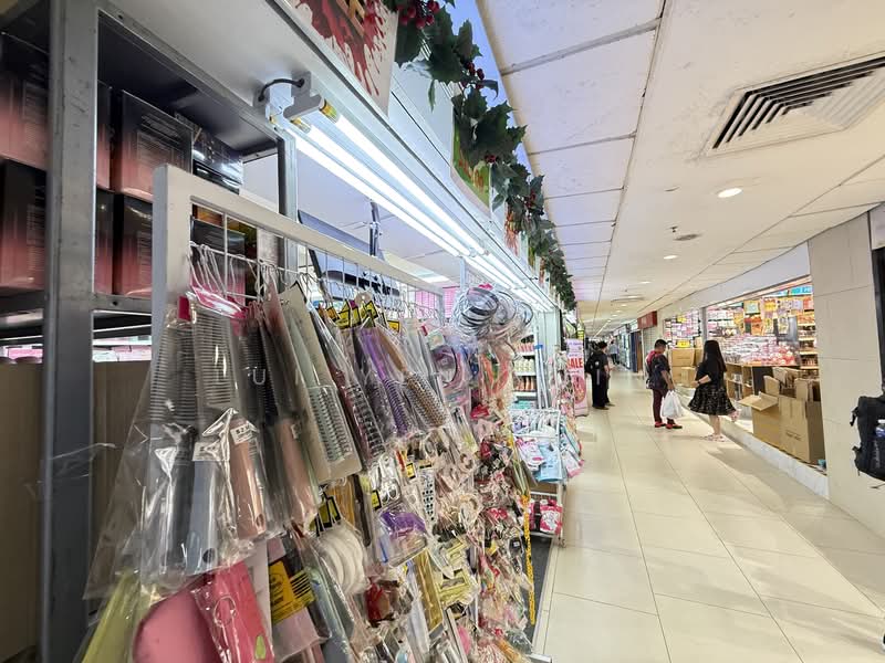 Lucky Plaza, 304 Orchard Road, Orchard / River Valley, 388 sqft, Mall Shop For Sale, by Lui Yen Yuin, 500089903 - Interior - CommercialGuru.com.sg