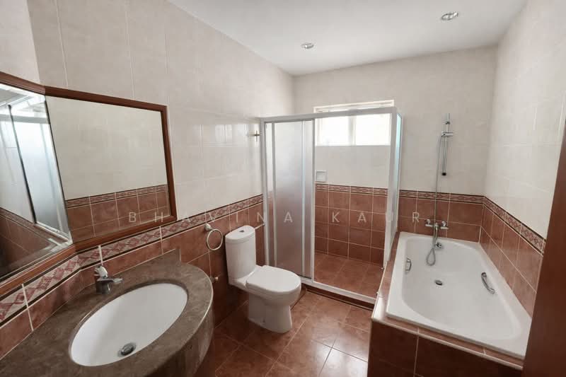 The Compass At Chancery, 6U Chancery Hill Road, 4 Bedrooms, 2,506 sqft, Cluster House For Rent, by Bhavina Kaur, 500089918 - Bathroom - PropertyGuru.com.sg