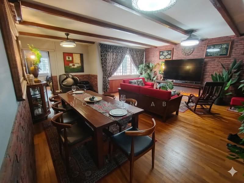 257A Compassvale Road HDB Flat For Sale at S$ 635,000 | PropertyGuru Singapore - Living Room