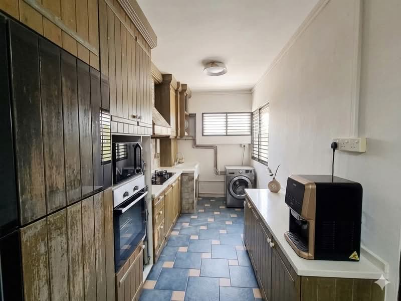257A Compassvale Road HDB Flat For Sale at S$ 635,000 | PropertyGuru Singapore - Kitchen