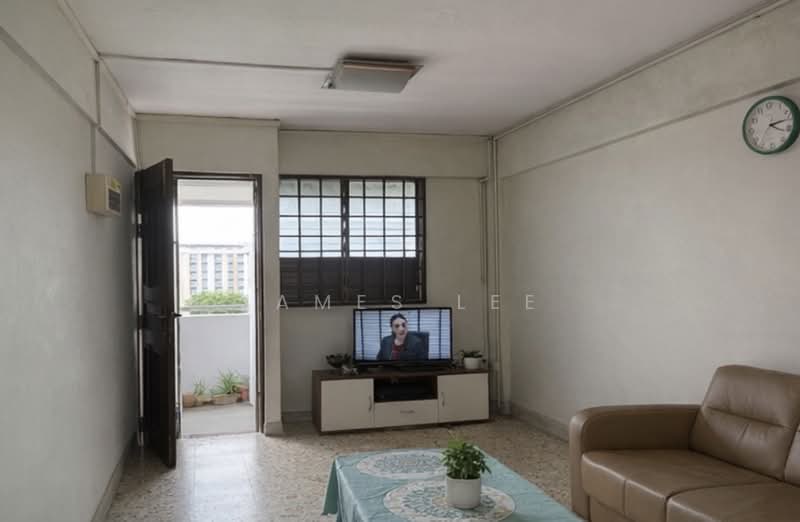 334 Clementi Avenue 2 HDB Flat For Sale at S$ 368,000 | PropertyGuru Singapore - Living Room