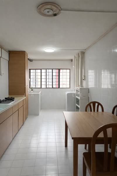 334 Clementi Avenue 2 HDB Flat For Sale at S$ 368,000 | PropertyGuru Singapore - Kitchen