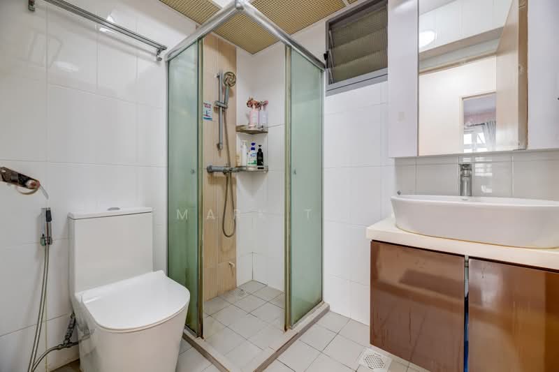 682B Edgedale Plains, 682B Edgedale Plains, 3 Bedrooms, 1,001 sqft, HDB Flat For Sale, by Mark Tan, 500089942 - Bathroom - PropertyGuru.com.sg