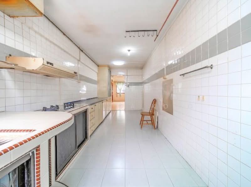 634 Yishun Street 61 HDB Flat For Sale at S$ 588,000 | PropertyGuru Singapore - Kitchen