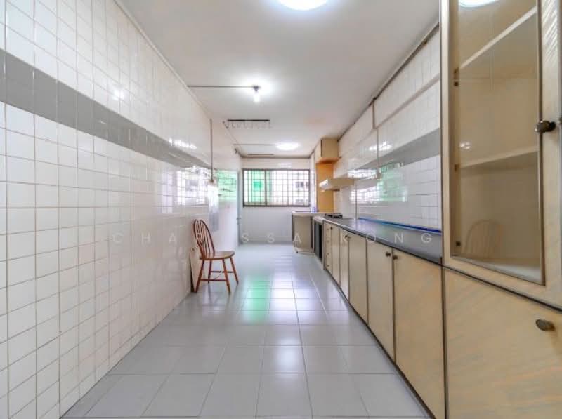 634 Yishun Street 61 HDB Flat For Sale at S$ 588,000 | PropertyGuru Singapore - Kitchen