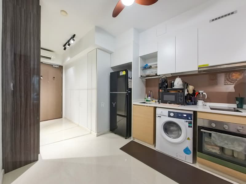 Treasure at Tampines Condominium For Sale at S$ 1,100,000 | PropertyGuru Singapore - Kitchen