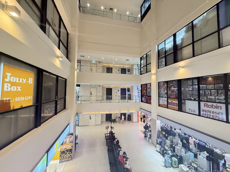 Lucky Plaza, 304 Orchard Road, 550 sqft, Mall Shop For Rent, by Lui Yen Yuin, 500089963 - Interior - CommercialGuru.com.sg