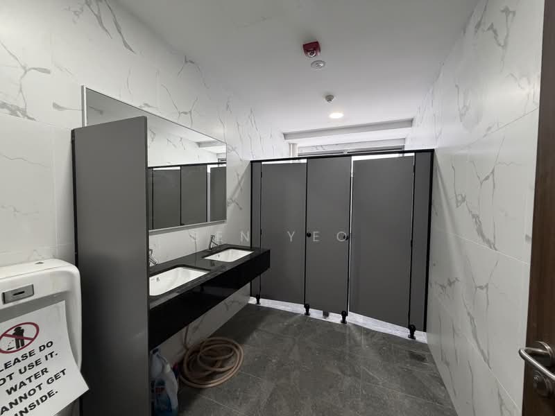 Kimly Industrial Building, 3 New Industrial Road, 1,304 sqft, Light Industrial (B1) For Rent, by Ben Yeo, 500089970 - Bathroom - CommercialGuru.com.sg