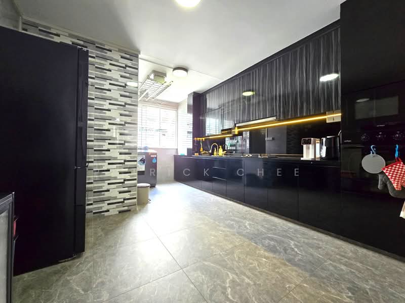 489A Tampines Street 45 HDB Flat For Sale at S$ 700,000 | PropertyGuru Singapore - Kitchen