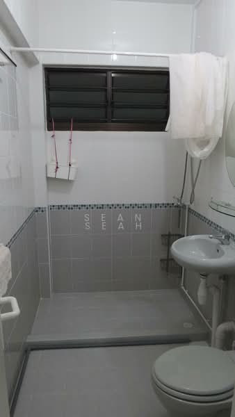 115 Yishun Ring Road HDB Flat For Sale at S$ 550,000 | PropertyGuru Singapore - Bathroom