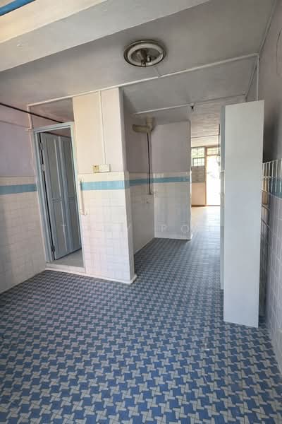 66 Circuit Road HDB Flat For Sale at S$ 370,000 | PropertyGuru Singapore - Kitchen