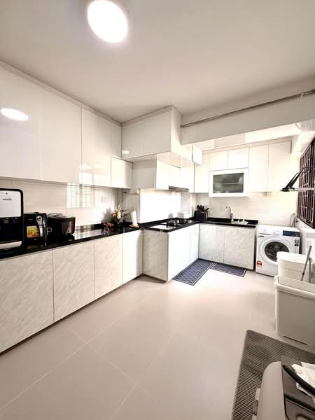 682 Choa Chu Kang Crescent HDB Flat For Sale at S$ 535,000 | PropertyGuru Singapore - Kitchen