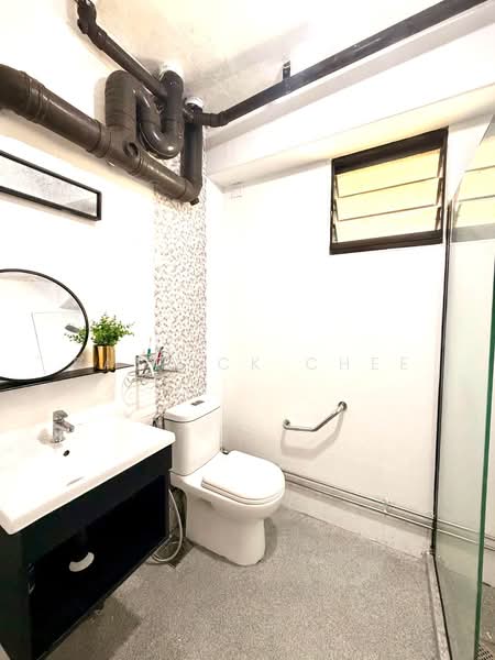 682 Choa Chu Kang Crescent HDB Flat For Sale at S$ 535,000 | PropertyGuru Singapore - Bathroom
