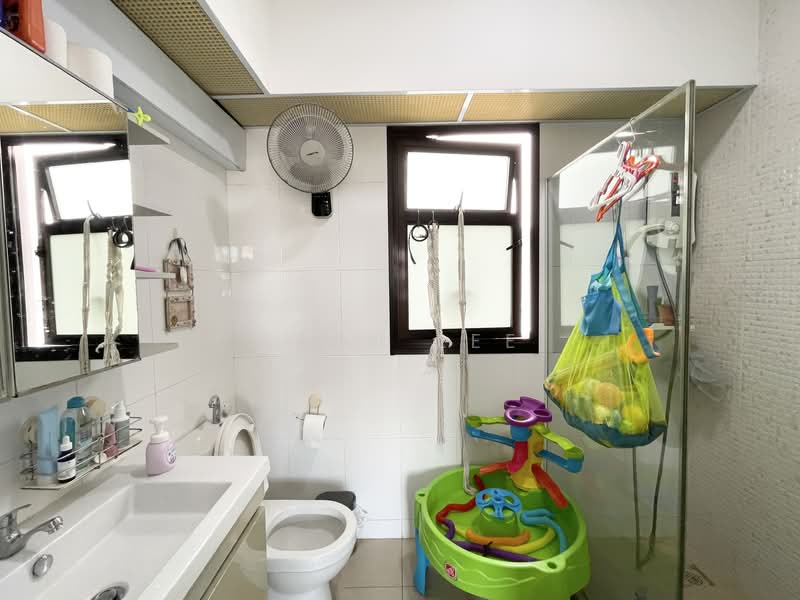 996B Buangkok Crescent HDB Flat For Sale at S$ 685,000 | PropertyGuru Singapore - Bathroom