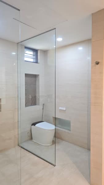 Brizay Park, Brizay Park, 9 Bedrooms, 11,840 sqft, Good Class Bungalow For Rent, by Andrew Yew, 500090001 - Bathroom - PropertyGuru.com.sg