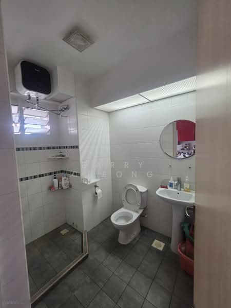 410C Fernvale Road HDB Flat For Sale at S$ 710,000 | PropertyGuru Singapore - Bathroom