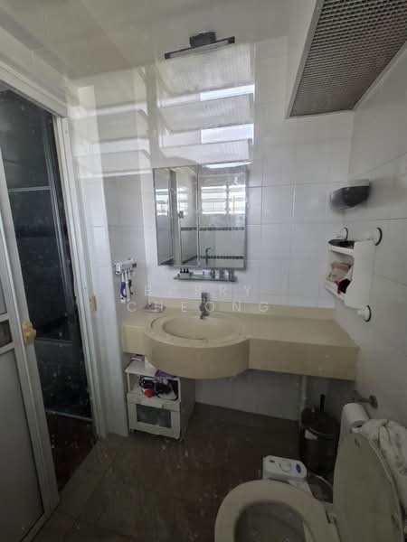 410C Fernvale Road, 410C Fernvale Road, 3 Bedrooms, 1,022 sqft, HDB Flat For Sale, by Barry Cheong, 500090013 - Bathroom - PropertyGuru.com.sg